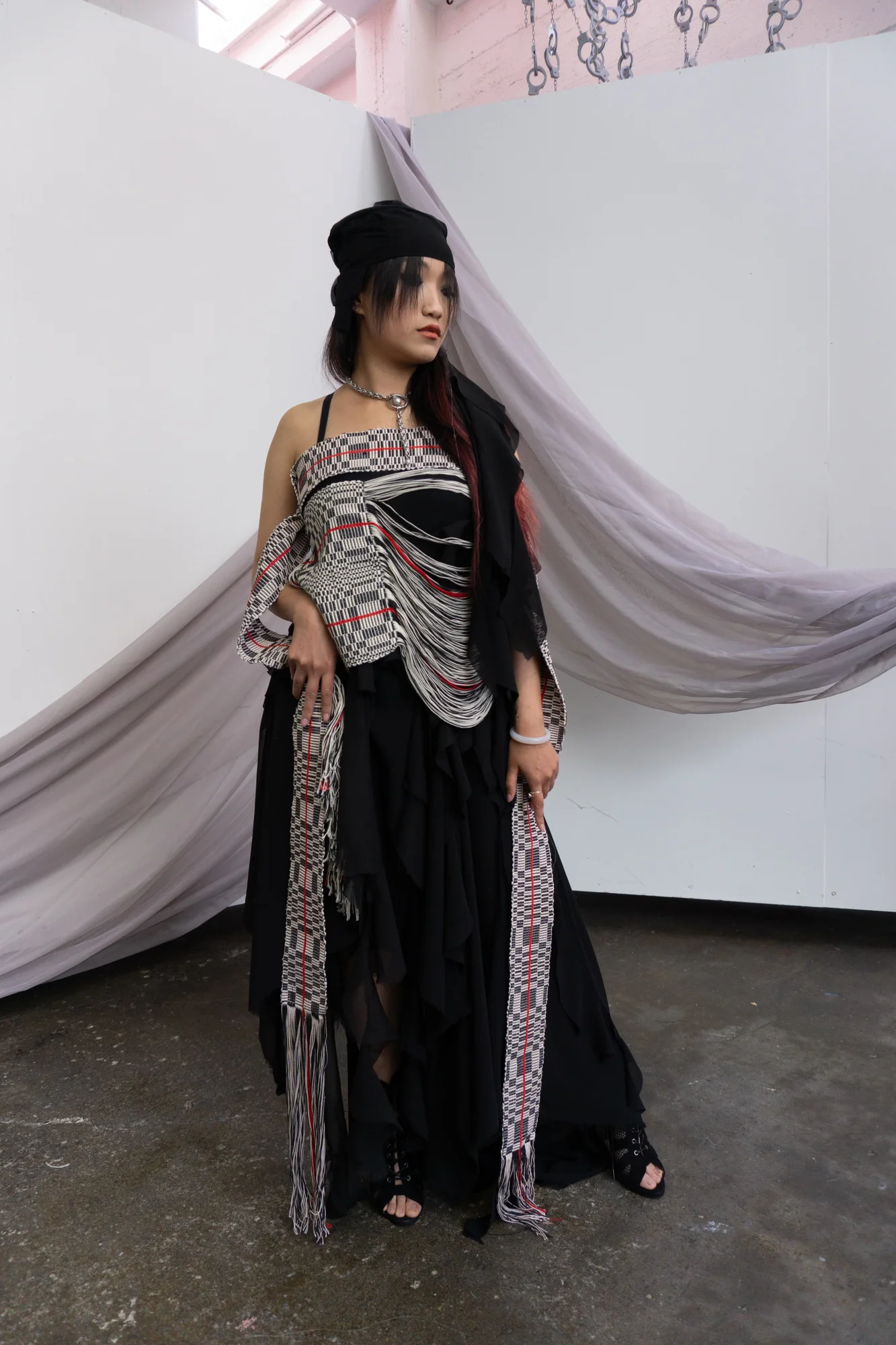 Black and white look with a woven bodice